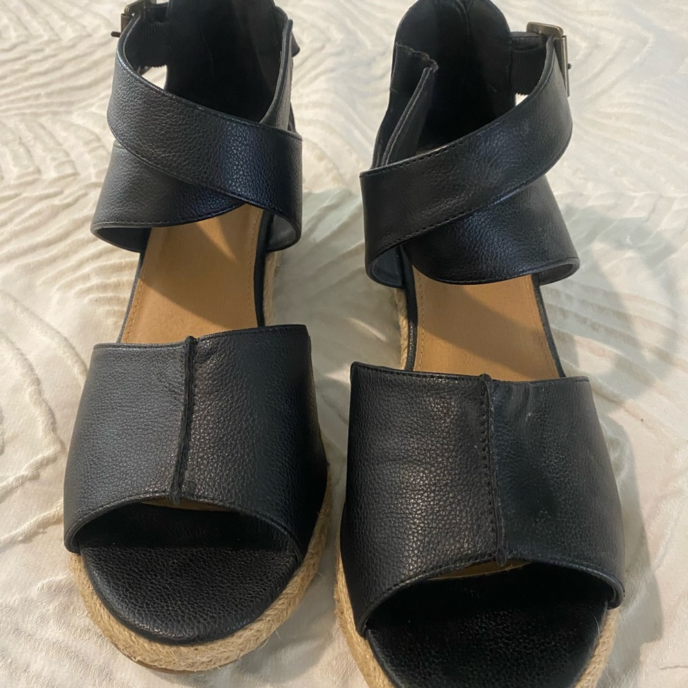 Comfortview Black Sandals with Minimalist Design - Picture 9 of 14
